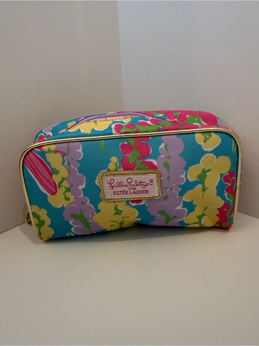 NWOT Lilly Pullitzer Collab with Estée Lauder toiletry bag 8 x 5 x 2“